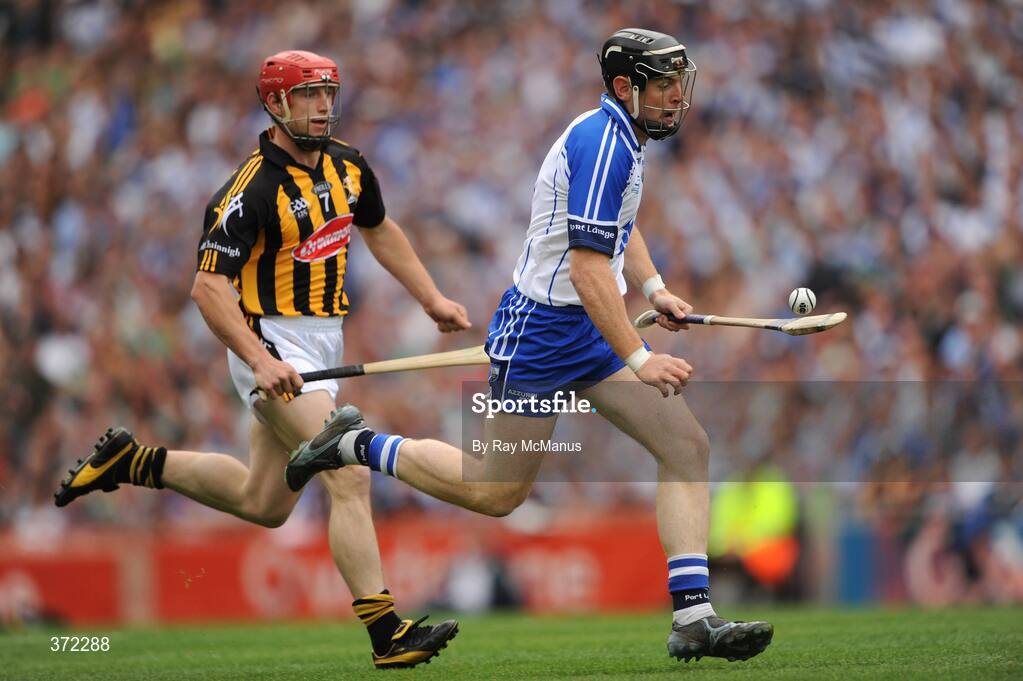 9 August 2009; Kevin Moran, Waterford, in action against John Tennyson, Kilkenny. GAA Hurling All-Ireland Senior Championship Semi-Final, Kilkenny v Waterford, Croke Park, Dublin. Picture credit: Ray McManus / SPORTSFILE