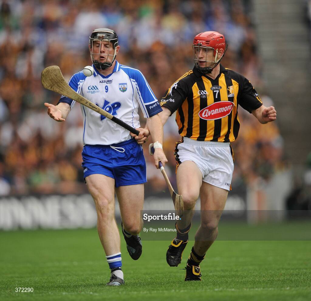 9 August 2009; Kevin Moran, Waterford, in action against John Tennyson, Kilkenny. GAA Hurling All-Ireland Senior Championship Semi-Final, Kilkenny v Waterford, Croke Park, Dublin. Picture credit: Ray McManus / SPORTSFILE