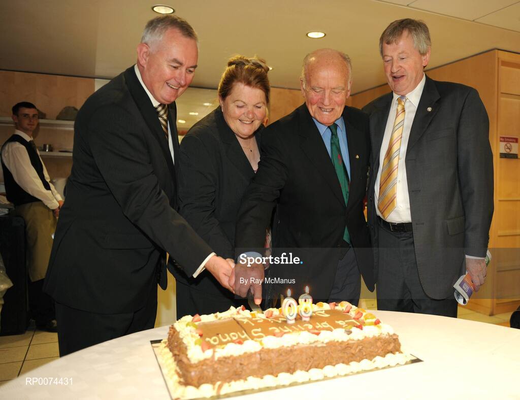 9 August 2009; Former GAA President and Mayo footballer Dr. Mick Loftus cuts a cake presented to him on the occasion of his 80th birthday with his wife Eidie, Uachtarán Chumann Lúthchleas Gael Criostóir Ó Cuana, left, and Ard Stiúrthoir Paraic Duffy, right. Dr. Mick Loftus Celebrates 80th Birthday, Croke Park, Dublin. Picture credit: Ray McManus / SPORTSFILE