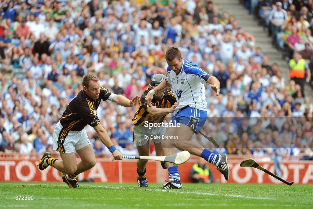 9 August 2009; Dan Shanahan, Waterford, in action against P.J. Ryan, left, and J.J. Delaney, Waterford. GAA Hurling All-Ireland Senior Championship Semi-Final, Kilkenny v Waterford, Croke Park, Dublin. Picture credit: Daire Brennan / SPORTSFILE