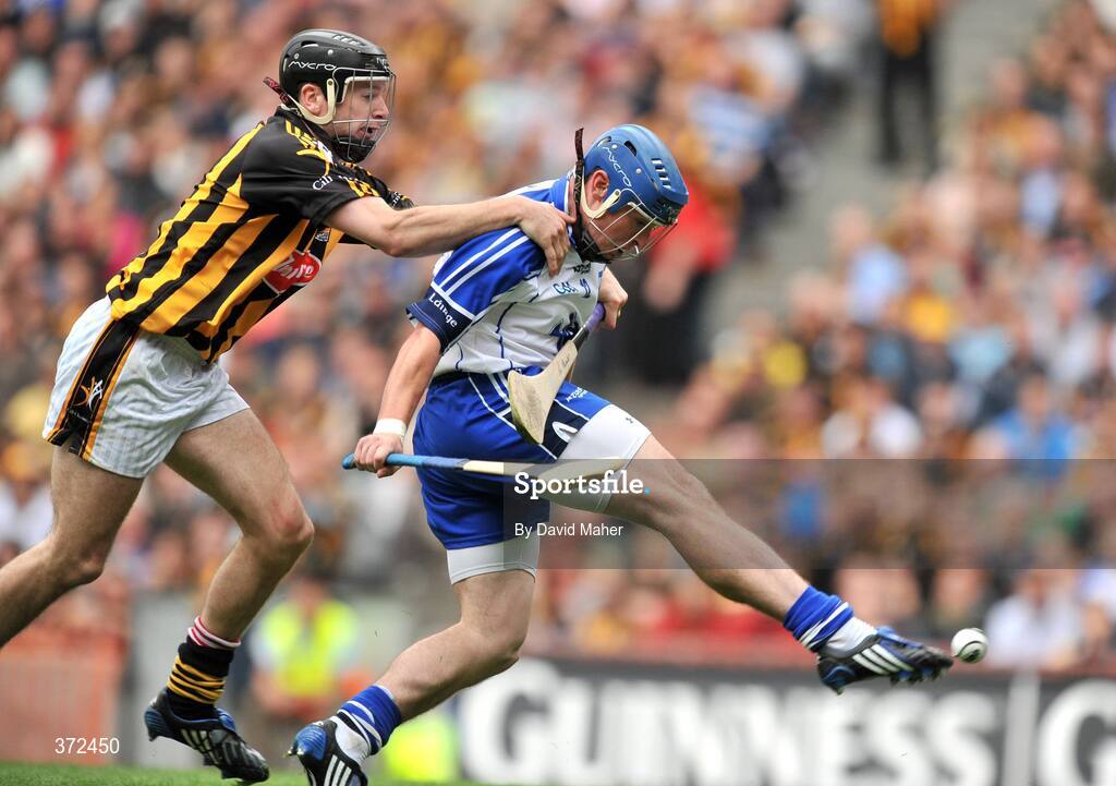 9 August 2009; Shane Walsh, Waterford, holds off the challange from J.J.Delaney, Kilkenny, to score his side's goal. GAA Hurling All-Ireland Senior Championship Semi-Final, Kilkenny v Waterford, Croke Park, Dublin. Picture credit: David Maher / SPORTSFILE
