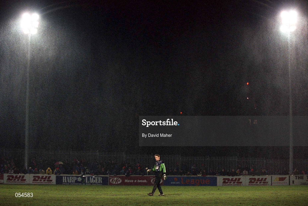 11 January 2000; Galway United goalkeeper Eddie Hickey walks to his goal during the Harp Larger FAI Cup Second Round Replay match between St Patrick's Athletic and Galway United at Richmond Park in Dublin. Photo by David Maher/Sportsfile