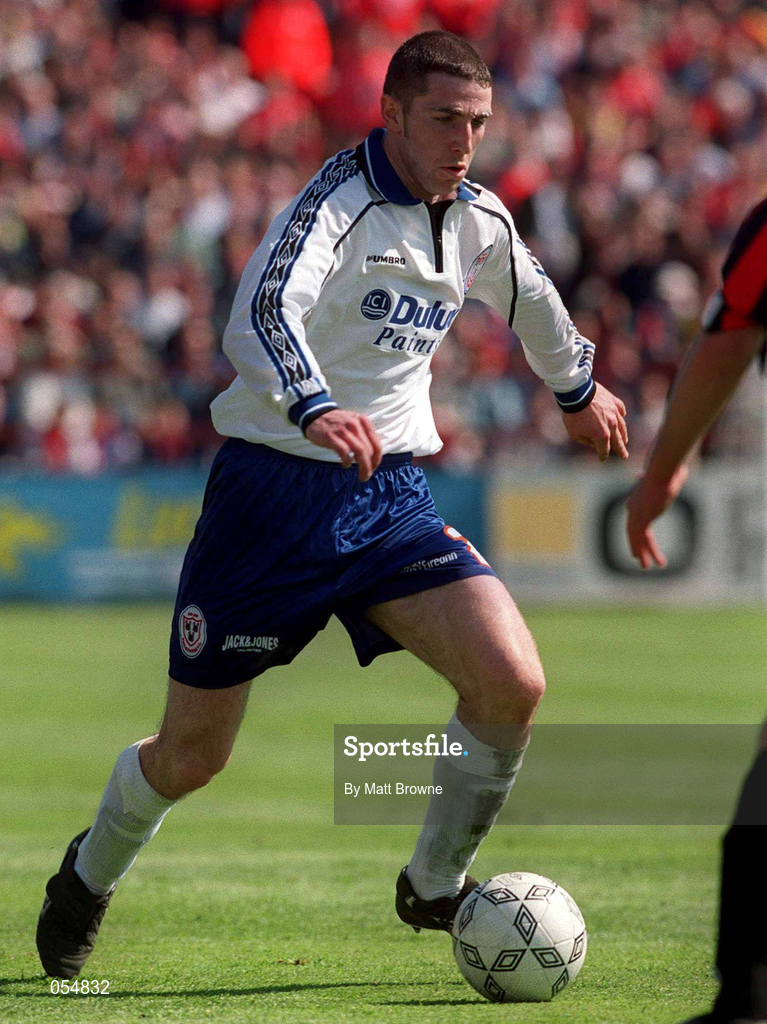 30 April 2000; Owen Heary of Shelbourne during the FAI Cup Final match between Shelbourne and Bohemians at Tolka Park in Dublin. Photo by Matt Browne/Sportsfile