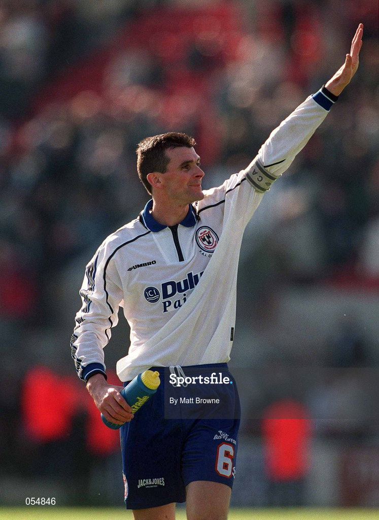 30 April 2000; Pat Scully of Shelbourne during the FAI Cup Final match between Shelbourne and Bohemians at Tolka Park in Dublin. Photo by Matt Browne/Sportsfile
