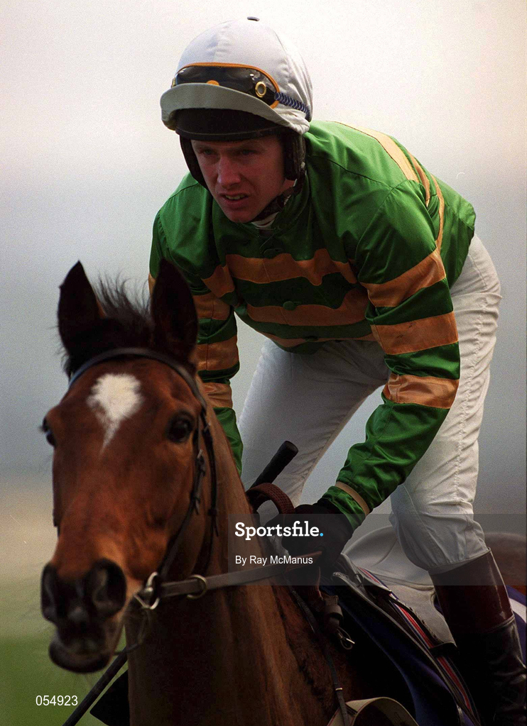 21 January 2001; Istabraq, with Charlie Swan up, goes to post for The AIG Europe Champion Hurdle Trophy at Leopardstown Racecourse in Dublin. Photo by Ray McManus/Sportsfile