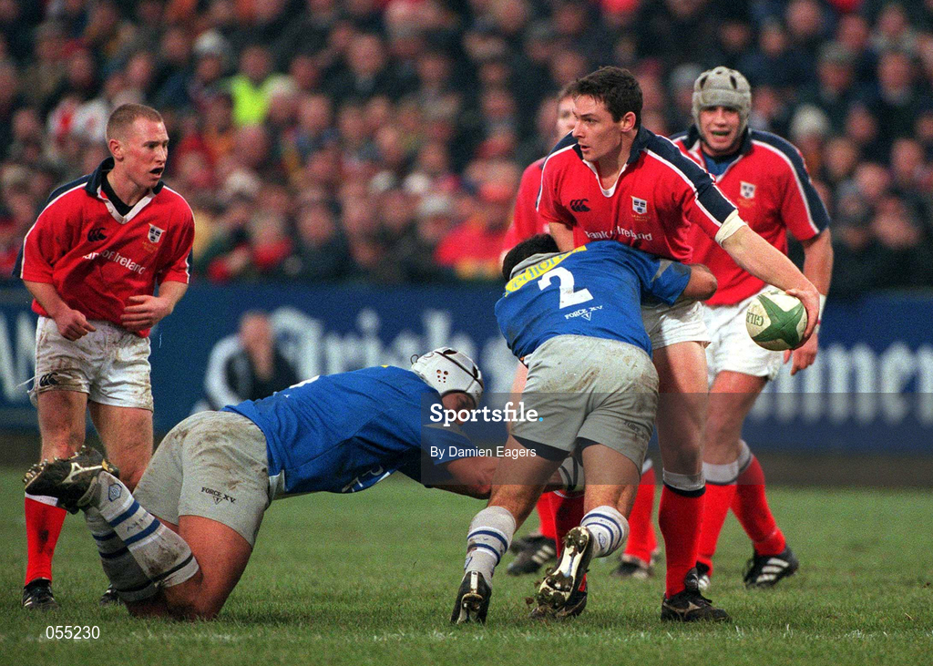 20 January 2001; David Wallace of Munster in action against Raphael Ibanez, left, and and Frederic Laluque of Castres during the Heineken Cup Pool 4 Round 6 match between Munster and Castres at Musgrave Park in Cork. Photo by Damien Eagers/Sportsfile