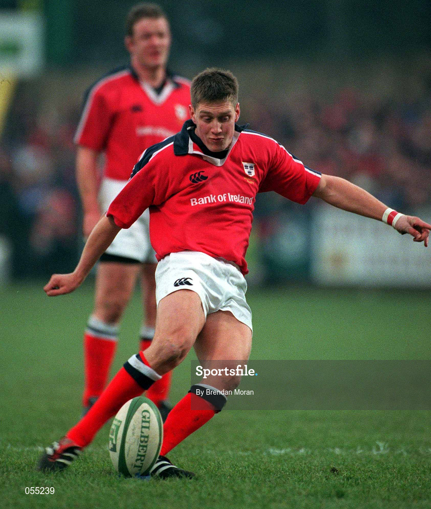 20 January 2001; Ronan O'Gara of Munster during the Heineken Cup Pool 4 Round 6 match between Munster and Castres at Musgrave Park in Cork. Photo by Brendan Moran/Sportsfile