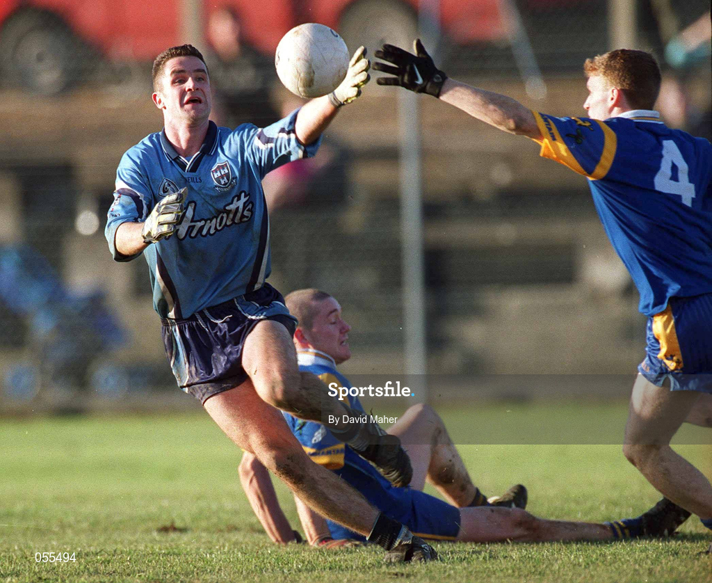 21 January 2001; Enda Sheehy of Dublin in action against Thomas Burke of Wicklow during the O'Byrne Cup Quarter-Final match between Wicklow and Dublin at the County Grounds in Aughrim, Wicklow. Photo by David Maher/Sportsfile