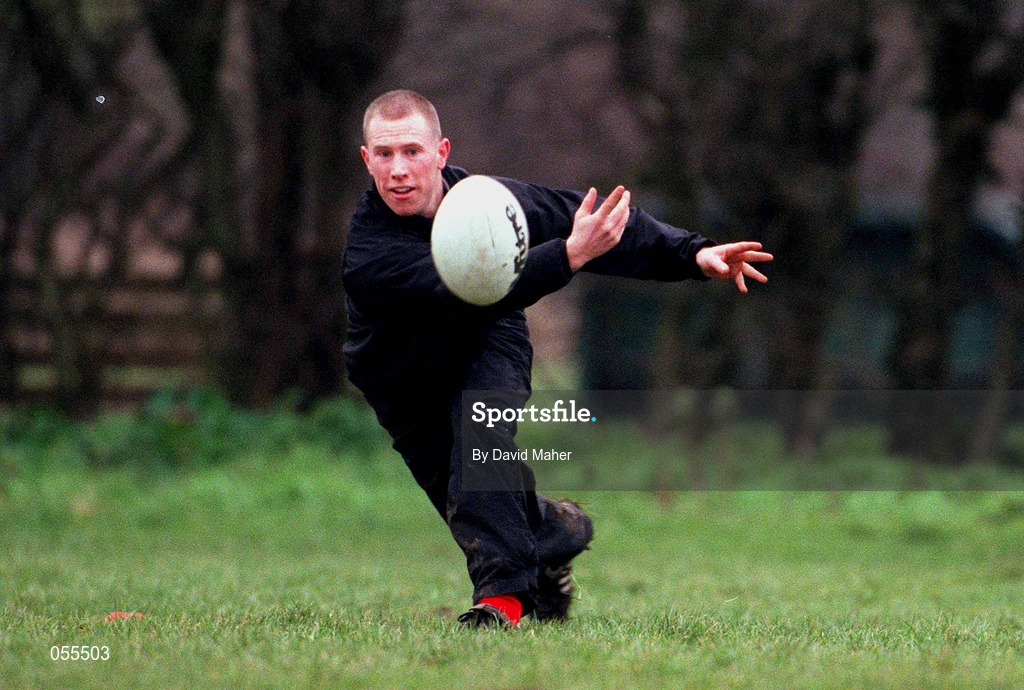 29 January 2001; Peter Stringer during Ireland rugby squad training at ALSAA Sportsgrounds in Dublin. Photo by David Maher/Sportsfile