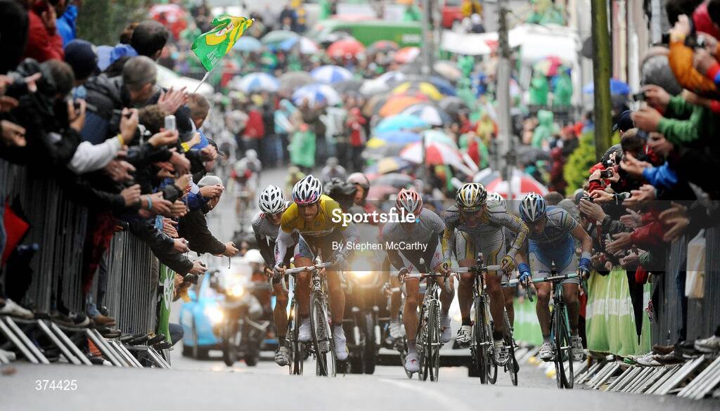 23 August 2009; Eventual race winner Russell Downing, Candi TV - Marshalls Pasta, yellow jersey, climbs St. Patricks Hill with the lead group during stage 3 of the Tour of Ireland. 2009 Tour of Ireland -  Stage 3, Bantry to Cork. Picture credit: Stephen McCarthy / SPORTSFILE