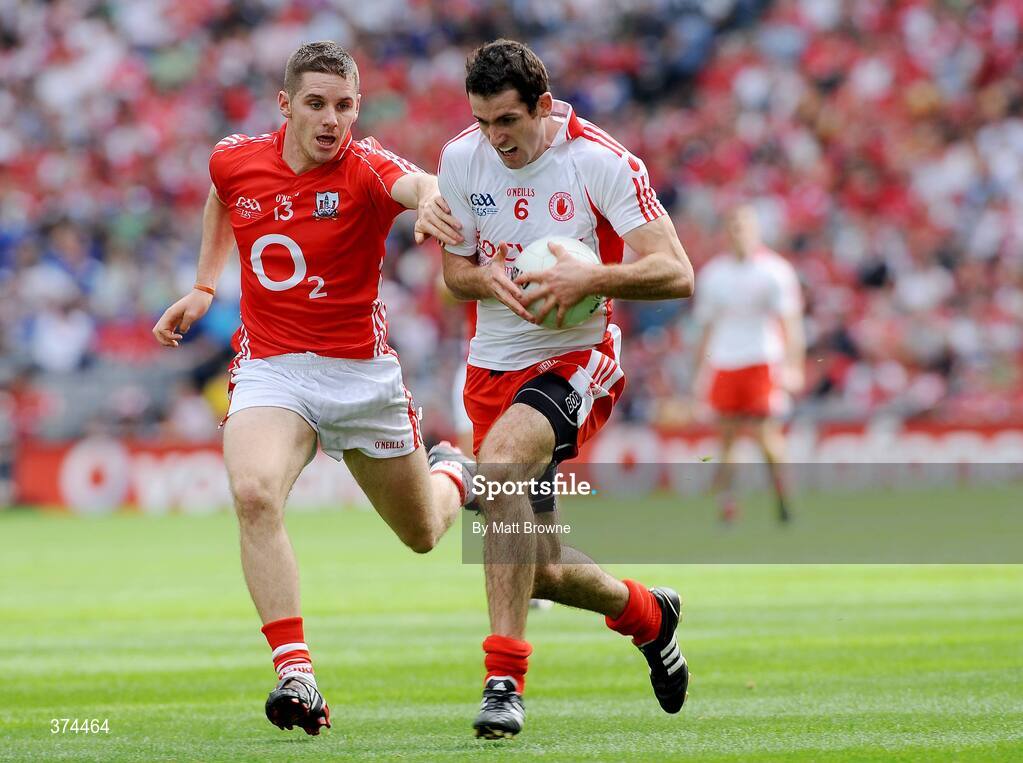 23 August 2009; Justin McMahon, Tyrone, in action against Daniel Goulding, Cork. GAA Football All-Ireland Senior Championship Semi-Final, Tyrone v Cork, Croke Park, Dublin. Picture credit: Matt Browne / SPORTSFILE