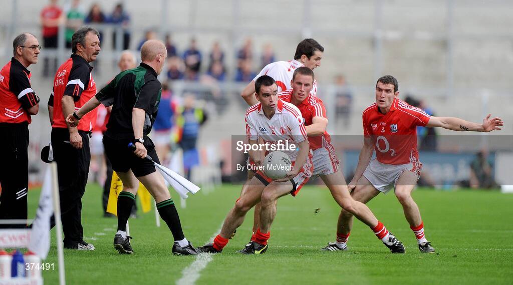 23 August 2009; Ryan McMenamin, Tyrone, in action against Patrick Kelly and Graham Canty, Cork. GAA Football All-Ireland Senior Championship Semi-Final, Tyrone v Cork, Croke Park, Dublin. Picture credit: Oliver McVeigh / SPORTSFILE