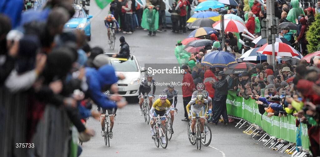 23 August 2009; Riders on St. Patrick's Hill during stage 3 of the Tour of Ireland. 2009 Tour of Ireland -  Stage 3, Bantry to Cork. Picture credit: Stephen McCarthy / SPORTSFILE