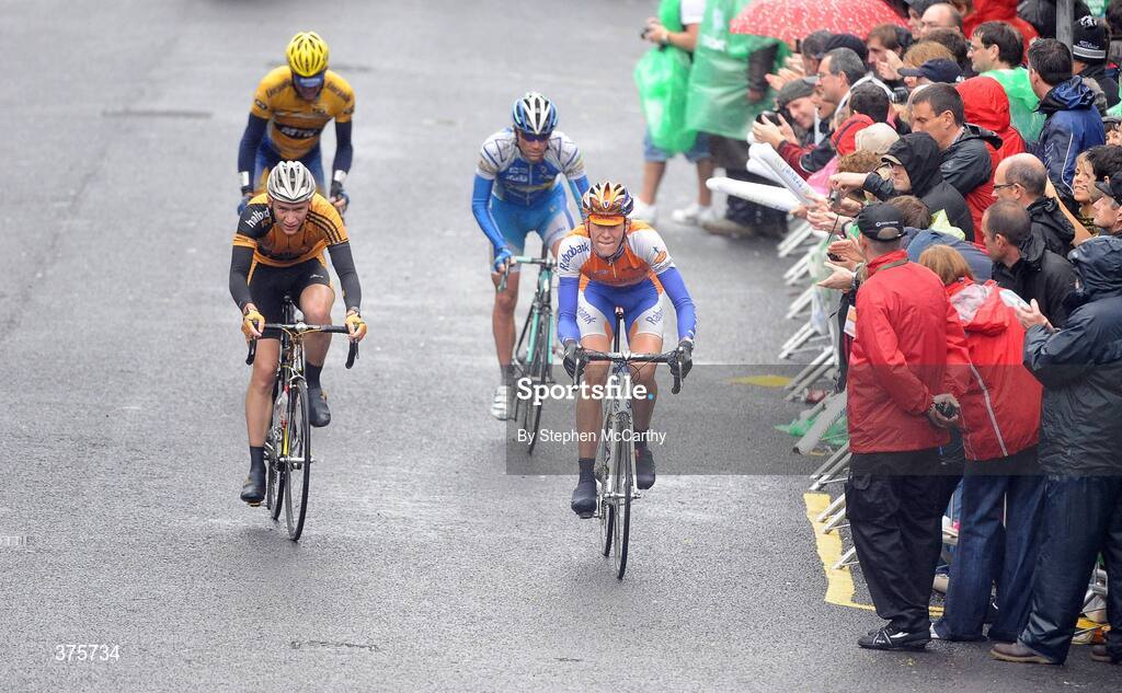 23 August 2009; Riders on St. Patrick's Hill during stage 3 of the Tour of Ireland. 2009 Tour of Ireland -  Stage 3, Bantry to Cork. Picture credit: Stephen McCarthy / SPORTSFILE