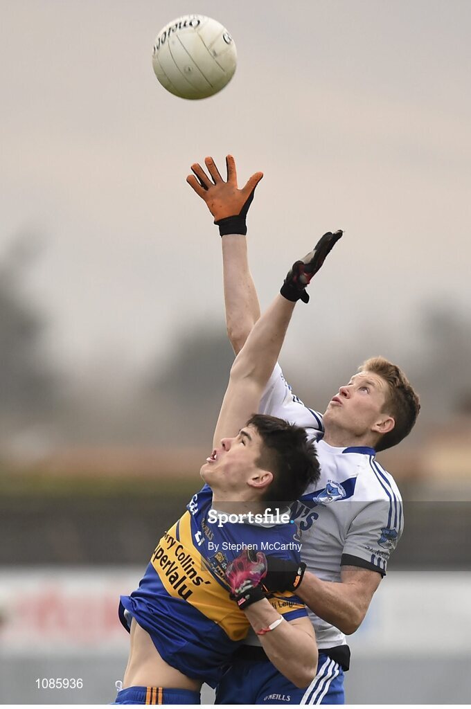 28 November 2015; Aidan Walsh, St Mary's, in action against David Griffen, Carrigaline. AIB Munster GAA Football Intermediate Club Championship Final, St Mary's, Kerry, v Carrigaline, Cork. Fitzgerald Stadium, Killarney, Co. Kerry. Picture credit: Stephen McCarthy / SPORTSFILE