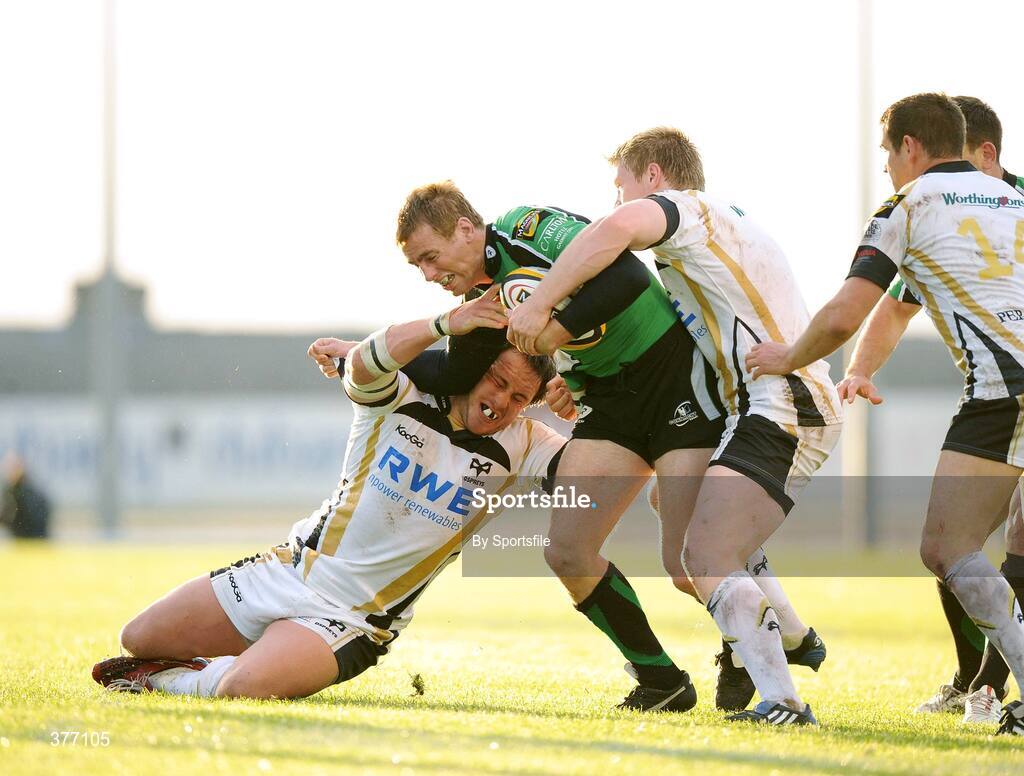 4 September 2009; Gavin Duffy, Connacht, in action against Jonathon Spratt and Cai Griffiths, left, Ospreys. Celtic League, Connacht v Ospreys, Sportsground, Galway. Photo by Sportsfile