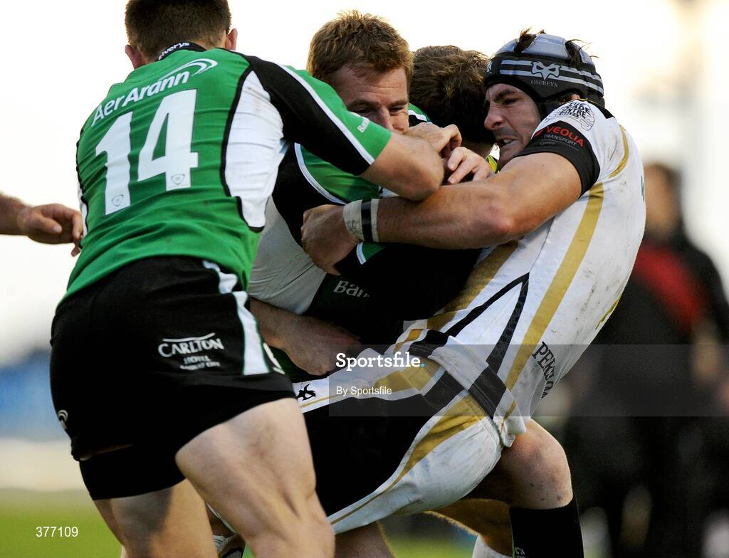 4 September 2009; Gavin Duffy and Brian Tuohy, Connacht, in action against Marty Holah, Ospreys. Celtic League, Connacht v Ospreys, Sportsground, Galway. Photo by Sportsfile