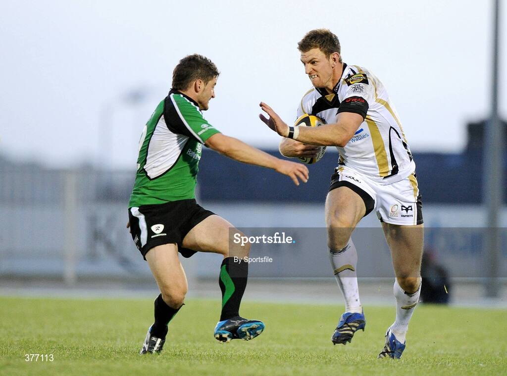 4 September 2009; Nikki Walker, Ospreys, in action against Keith Matthews, Connacht. Celtic League, Connacht v Ospreys, Sportsground, Galway. Photo by Sportsfile