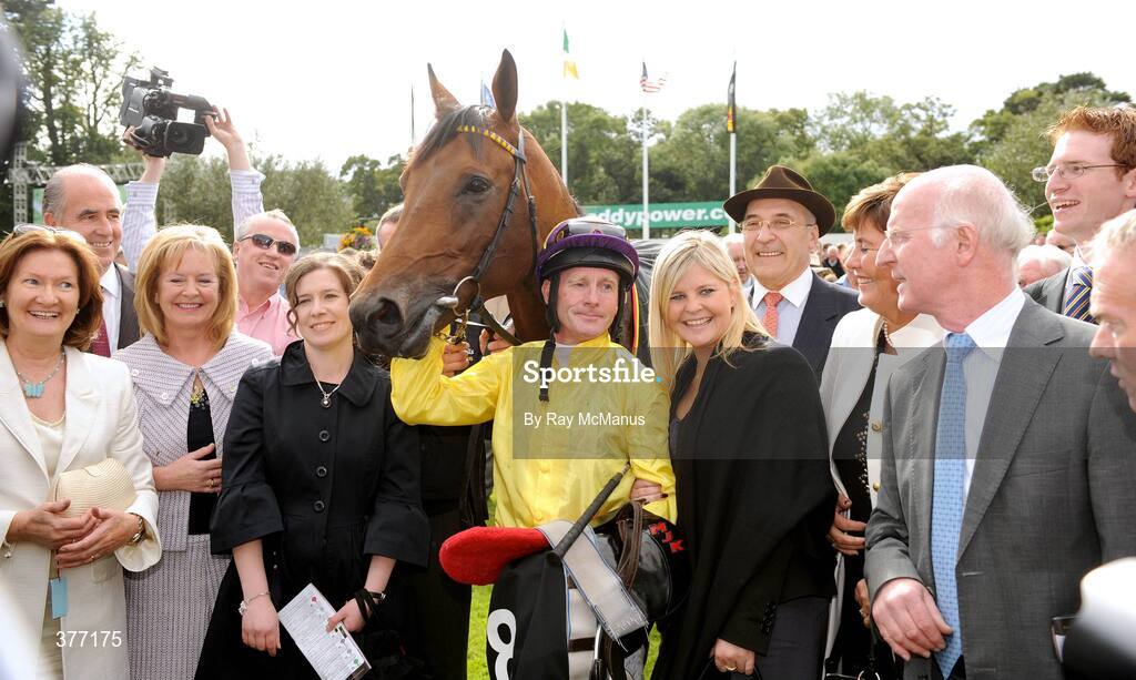 5 September 2009; Jockey Mick Kinane with winning connections and trainer John Oxx, right, after Sea The Stars won the Tattersalls Millions Irish Champion Stakes. Leopardstown Racecourse, Dublin. Picture credit: Ray McManus / SPORTSFILE