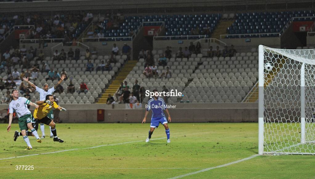 5 September 2009; Republic of Ireland’s Robbie Keane heads past Cyprus goal keeper Sofronis Avgousi and Paraskevas Christou to score his 40th international goal and his side's second goal in the 82nd minute. Cyprus v Republic of Ireland - 2010 FIFA World Cup Qualifier, GSP Stadium, Nicosia, Cyprus. Picture credit: David Maher / SPORTSFILE
