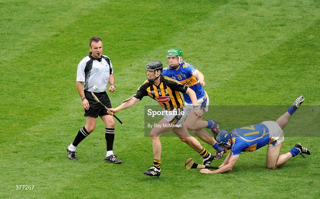 6 September 2009; Jackie Tyrrell, Kilkenny, in action against Tipperary's Noel McGrath and Eoin Kelly, right. GAA Hurling All-Ireland Senior Championship Final, Kilkenny v Tipperary, Croke Park, Dublin. Picture credit: Ray McManus / SPORTSFILE