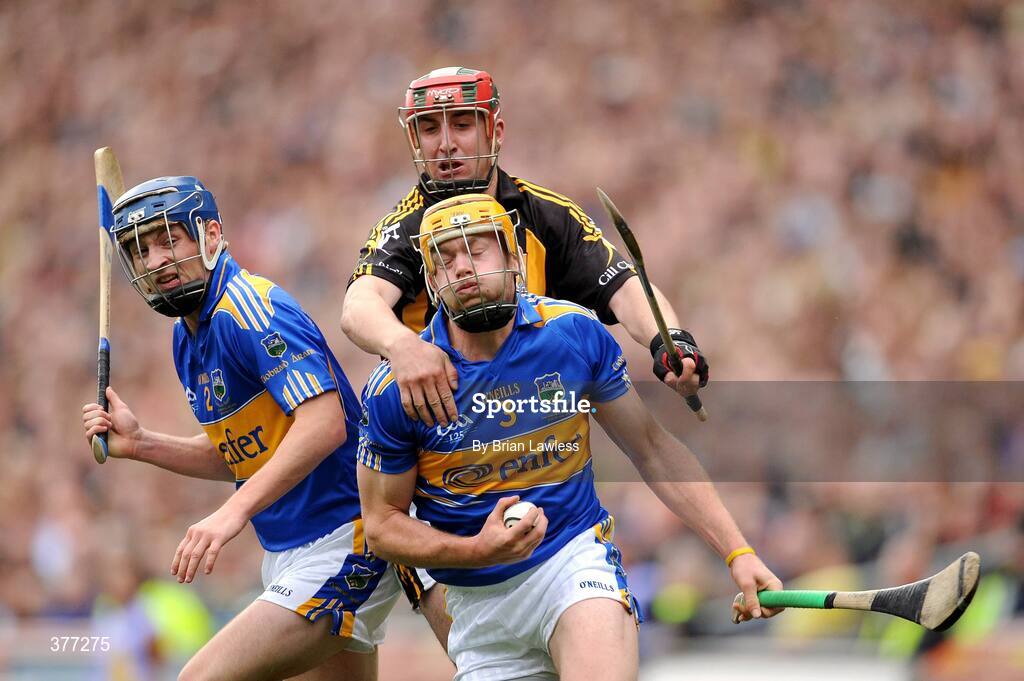 6 September 2009; Padraic Maher and Paddy Stapleton, left, Tipperary, in action against Eoin Larkin, Kilkenny. GAA Hurling All-Ireland Senior Championship Final, Kilkenny v Tipperary, Croke Park, Dublin. Picture credit: Brian Lawless / SPORTSFILE