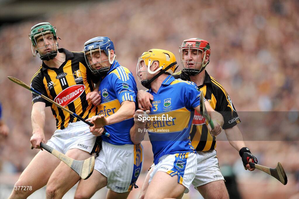 6 September 2009; Padraic Maher and Paddy Stapleton, second from left, Tipperary, in action against Eoin Larkin and Henry Shefflin, left, Kilkenny. GAA Hurling All-Ireland Senior Championship Final, Kilkenny v Tipperary, Croke Park, Dublin. Picture credit: Brian Lawless / SPORTSFILE