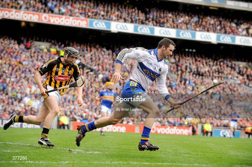 6 September 2009; Brendan Cummins, Tipperary, in action against Aidan Fogarty, Kilkenny. GAA Hurling All-Ireland Senior Championship Final, Kilkenny v Tipperary, Croke Park, Dublin. Picture credit: Brian Lawless / SPORTSFILE