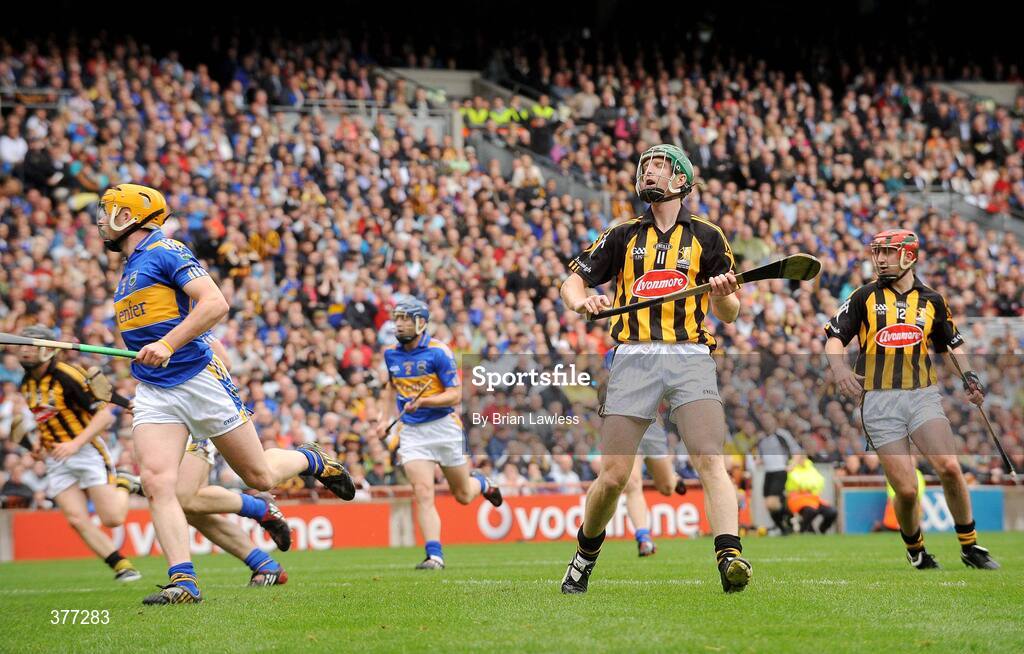 6 September 2009; Kilkenny's Henry Shefflin reacts after his shot on goal in the 8th minute was saved by Tipperary goalkeeper Brendan Cummins. GAA Hurling All-Ireland Senior Championship Final, Kilkenny v Tipperary, Croke Park, Dublin. Picture credit: Brian Lawless / SPORTSFILE