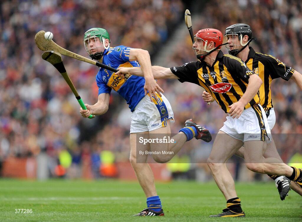 6 September 2009; Noel McGrath, Tipperary, in action against John Tennyson and Jackie Tyrrell, Kilkenny. GAA Hurling All-Ireland Senior Championship Final, Kilkenny v Tipperary, Croke Park, Dublin. Picture credit: Brendan Moran / SPORTSFILE