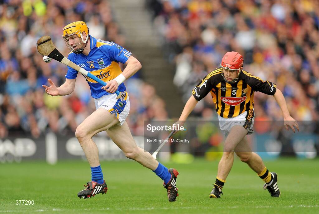 6 September 2009; Lar Corbett, Tipperary, in action against Tommy Walsh, Kilkenny. GAA Hurling All-Ireland Senior Championship Final, Kilkenny v Tipperary, Croke Park, Dublin. Picture credit: Stephen McCarthy / SPORTSFILE
