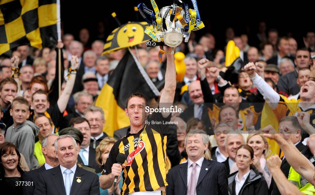 6 September 2009; Kilkenny captain Michael Fennelly lifts the Liam MacCarthy Cup. GAA Hurling All-Ireland Senior Championship Final, Kilkenny v Tipperary, Croke Park, Dublin. Picture credit: Brian Lawless / SPORTSFILE