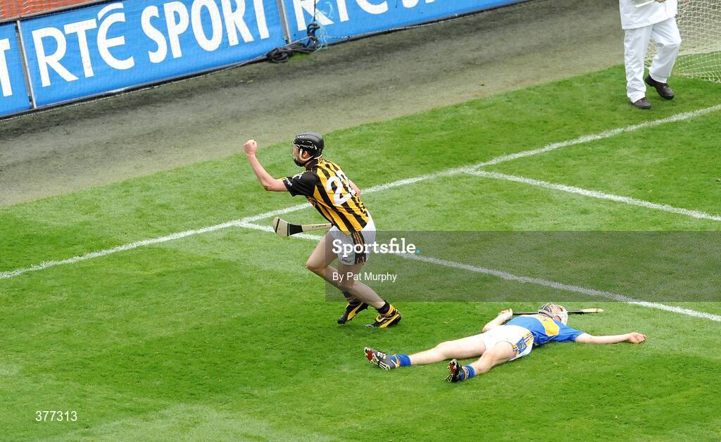 6 September 2009; Martin Comerford, Kilkenny, celebrates after scoring his side's second goal as Tipperary's Brendan Maher lies on the pitch dejected. GAA Hurling All-Ireland Senior Championship Final, Kilkenny v Tipperary, Croke Park, Dublin. Picture credit: Pat Murphy / SPORTSFILE