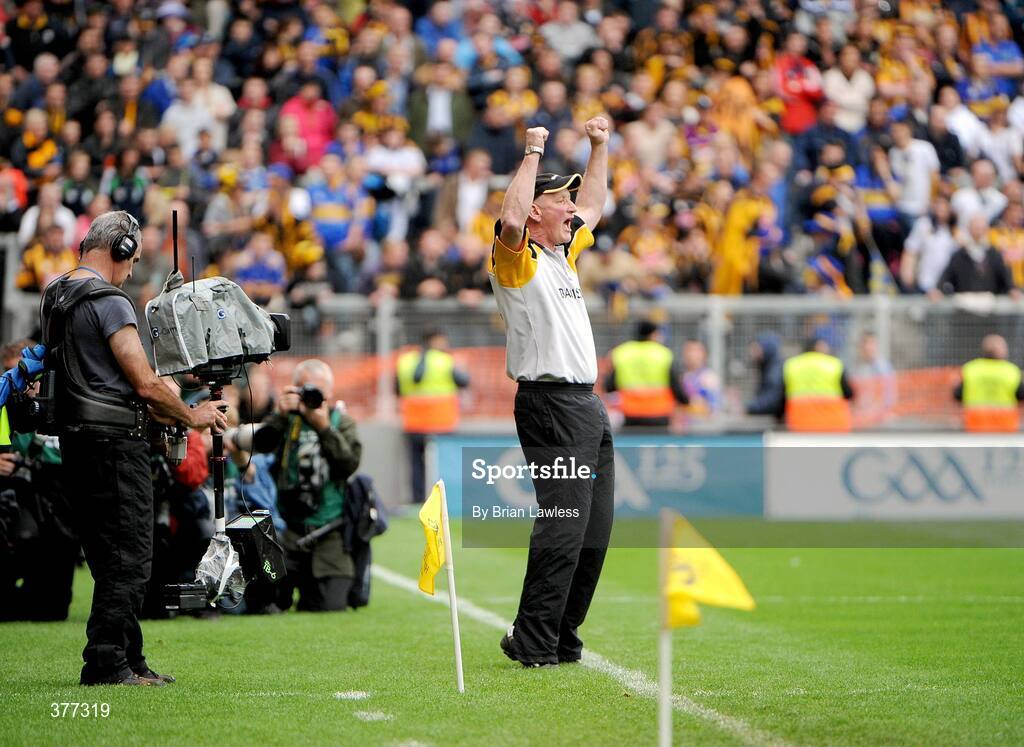 6 September 2009; Kilkenny manager Brian Cody celebrates in the dying minutes of the game. GAA Hurling All-Ireland Senior Championship Final, Kilkenny v Tipperary, Croke Park, Dublin. Picture credit: Brian Lawless / SPORTSFILE