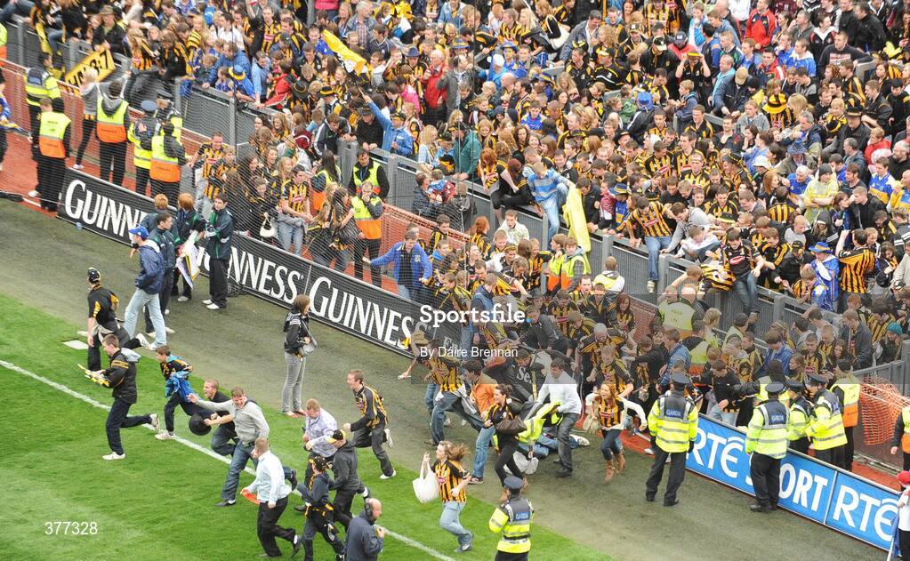 6 September 2009; The first group of Kilkenny supporters break the Garda barrier to invade the field. GAA Hurling All-Ireland Senior Championship Final, Kilkenny v Tipperary, Croke Park, Dublin. Picture credit: Daire Brennan / SPORTSFILE