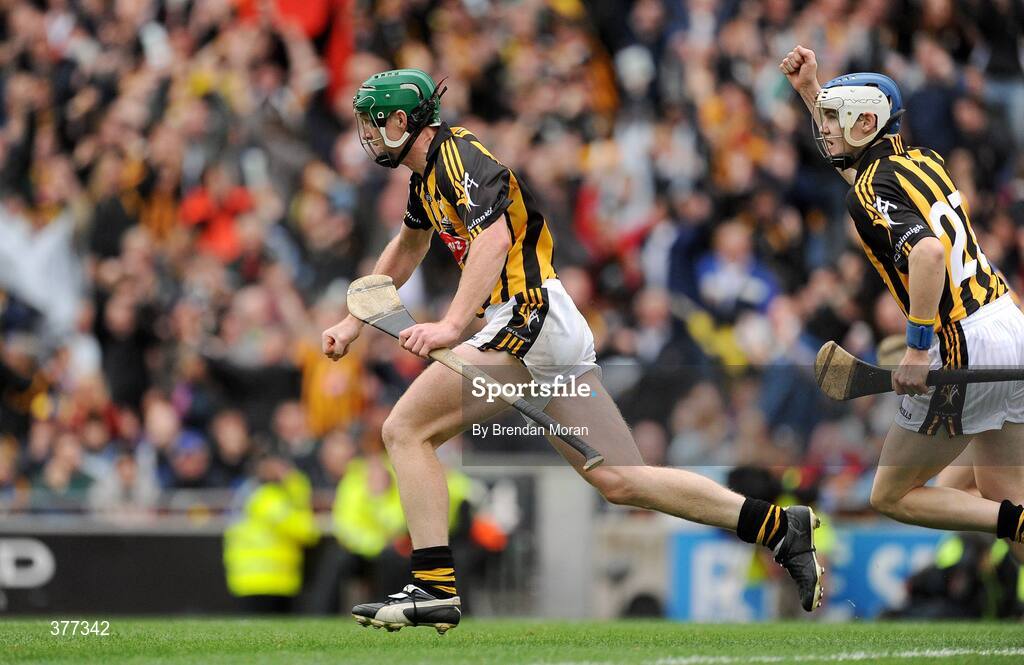 6 September 2009; Henry Shefflin, Kilkenny, celebrates after scoring his side's first goal from the penalty spot. GAA Hurling All-Ireland Senior Championship Final, Kilkenny v Tipperary, Croke Park, Dublin. Picture credit: Brendan Moran / SPORTSFILE