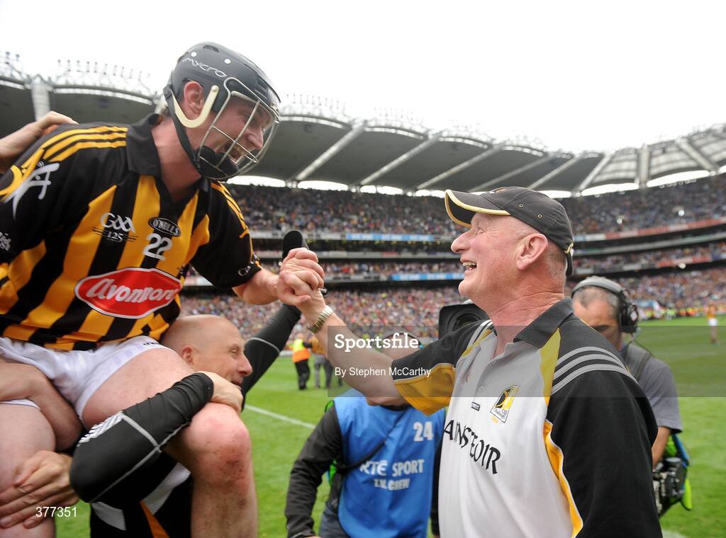 6 September 2009; Kilkenny manager Brian Cody celebrates with Martin Comerford after the match. GAA Hurling All-Ireland Senior Championship Final, Kilkenny v Tipperary, Croke Park, Dublin. Picture credit: Stephen McCarthy / SPORTSFILE