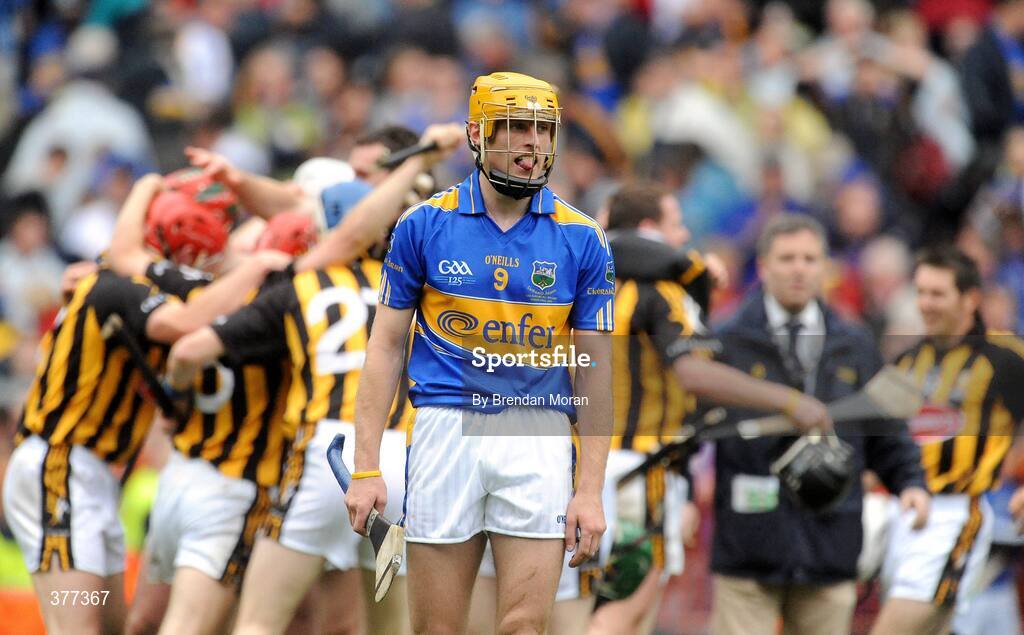 6 September 2009; A dejected Shane McGrath, Tipperary, leaves the pitch as the Kilkenny players celebrate. GAA Hurling All-Ireland Senior Championship Final, Kilkenny v Tipperary, Croke Park, Dublin. Picture credit: Brendan Moran / SPORTSFILE