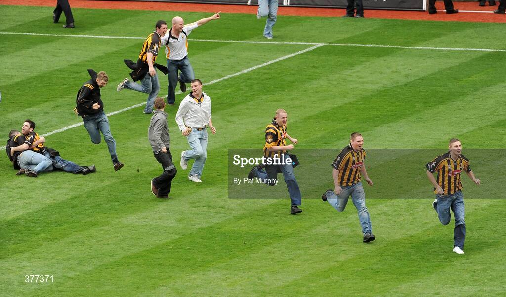 6 September 2009; Supporters invade the pitch after the game. GAA Hurling All-Ireland Senior Championship Final, Kilkenny v Tipperary, Croke Park, Dublin. Picture credit: Pat Murphy / SPORTSFILE