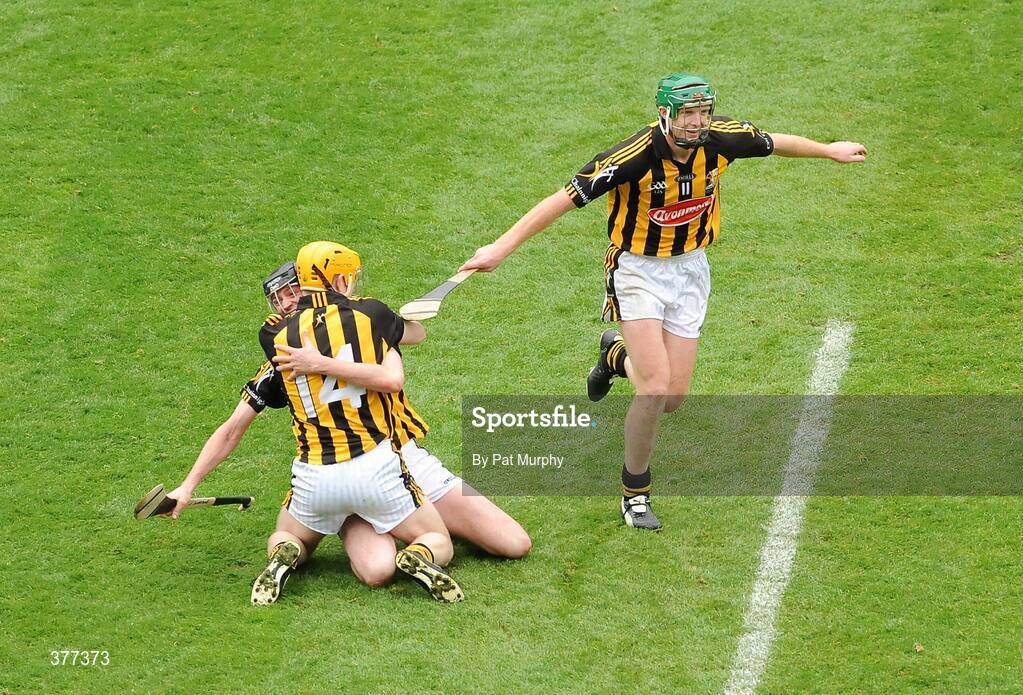 6 September 2009; Kilkenny players, from left, Martin Comerford, Richie Power, 14, and Henry Shefflin celebrate at the final whistle. GAA Hurling All-Ireland Senior Championship Final, Kilkenny v Tipperary, Croke Park, Dublin. Picture credit: Pat Murphy / SPORTSFILE