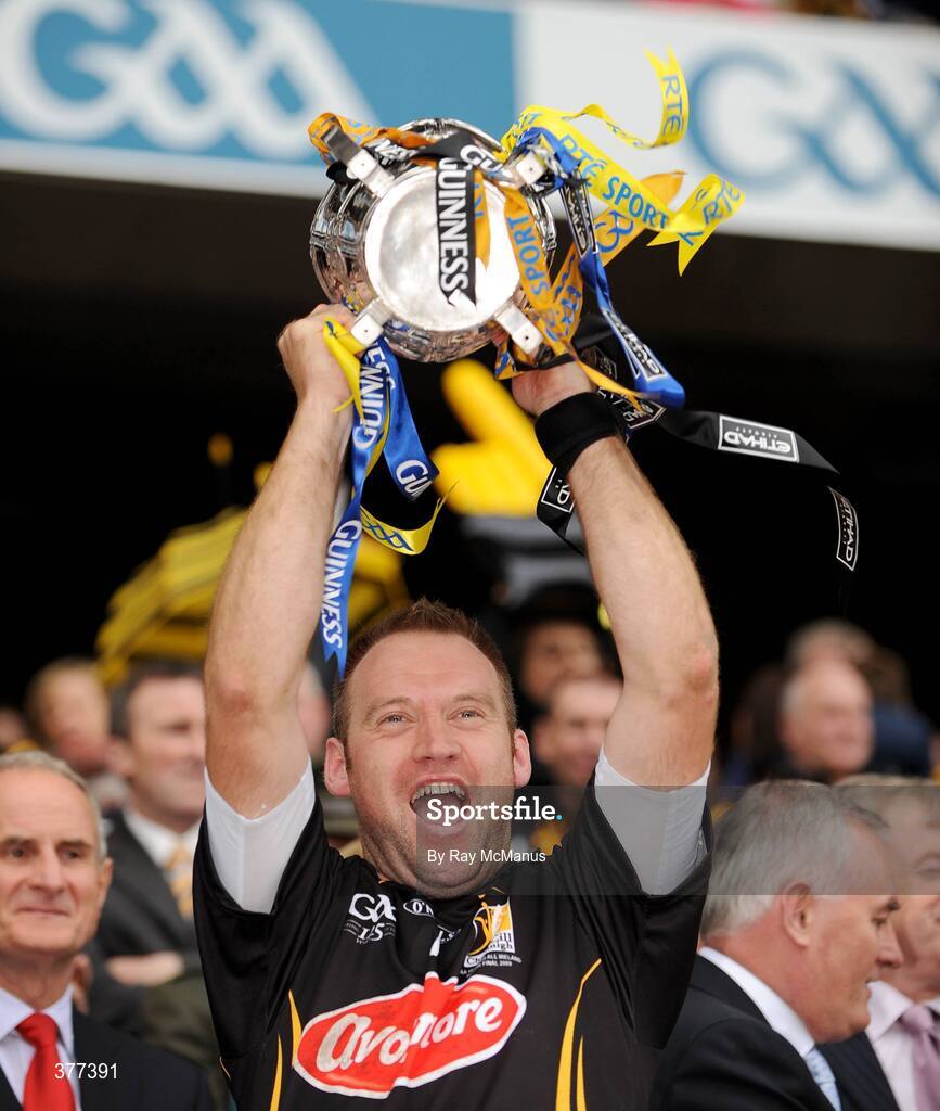 6 September 2009; Kilkenny goalkeeper P.J. Ryan lifts the Liam MacCarthy cup. GAA Hurling All-Ireland Senior Championship Final, Kilkenny v Tipperary, Croke Park, Dublin. Picture credit: Ray McManus / SPORTSFILE