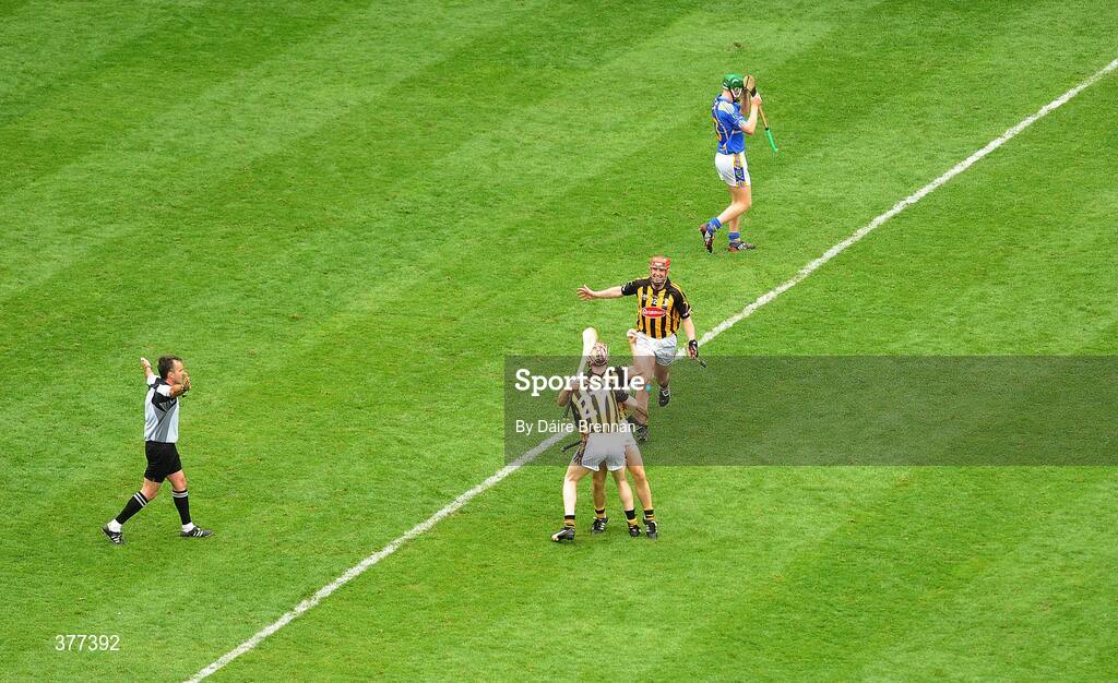 6 September 2009; Tommy Walsh, centre, TJ Reid, 27, and Eoin Larkin, Kilkenny, celebrate as referee Diarmuid Kirwan blows the full time whistle, while a dejected Noel McGrath, Tipperary, walks off the field. GAA Hurling All-Ireland Senior Championship Final, Kilkenny v Tipperary, Croke Park, Dublin. Picture credit: Daire Brennan / SPORTSFILE