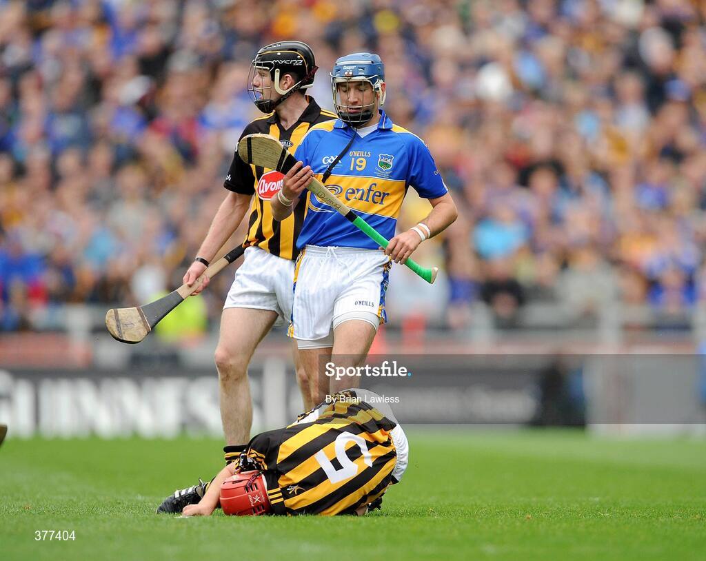 6 September 2009; Kilkenny's Tommy Walsh goes to ground after a tackle from Tipperary's Benny Dunne. GAA Hurling All-Ireland Senior Championship Final, Kilkenny v Tipperary, Croke Park, Dublin. Picture credit: Brian Lawless / SPORTSFILE