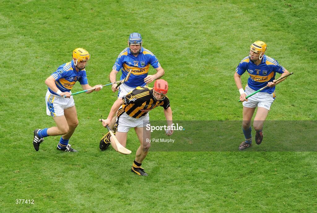 6 September 2009; John Tennyson, Kilkenny, in action against, from left, Willie Ryan, Eoin Kelly and Seamus Callanan, Tipperary. GAA Hurling All-Ireland Senior Championship Final, Kilkenny v Tipperary, Croke Park, Dublin. Picture credit: Pat Murphy / SPORTSFILE