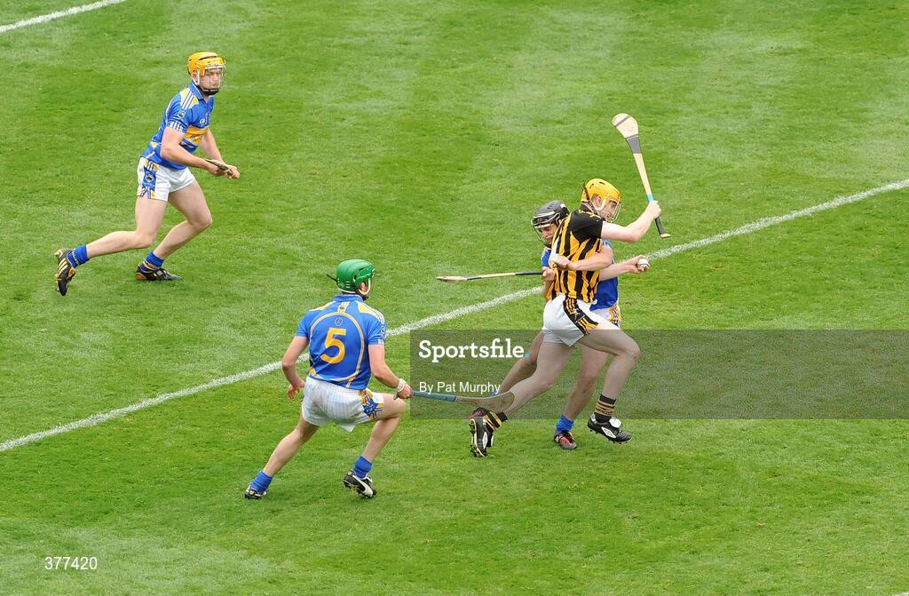 6 September 2009; Richie Power, Kilkenny, is tackled by Tipperary's Paddy Stapleton, left, Declan Fanning, 5, and Paul Curran, which led to a penalty being awarded. GAA Hurling All-Ireland Senior Championship Final, Kilkenny v Tipperary, Croke Park, Dublin. Picture credit: Pat Murphy / SPORTSFILE