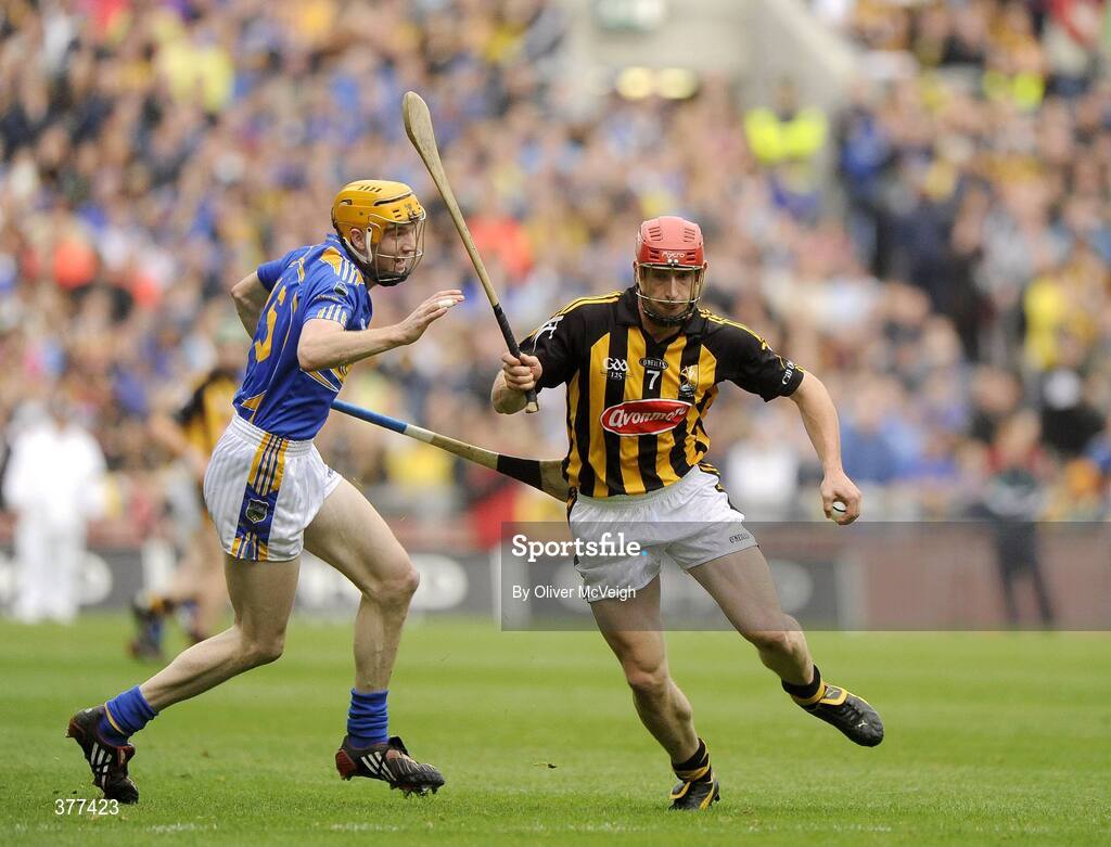 6 September 2009; John Tennyson, Kilkenny, in action against Lar Corbett, Tipperary. GAA Hurling All-Ireland Senior Championship Final, Kilkenny v Tipperary, Croke Park, Dublin. Picture credit: Oliver McVeigh / SPORTSFILE