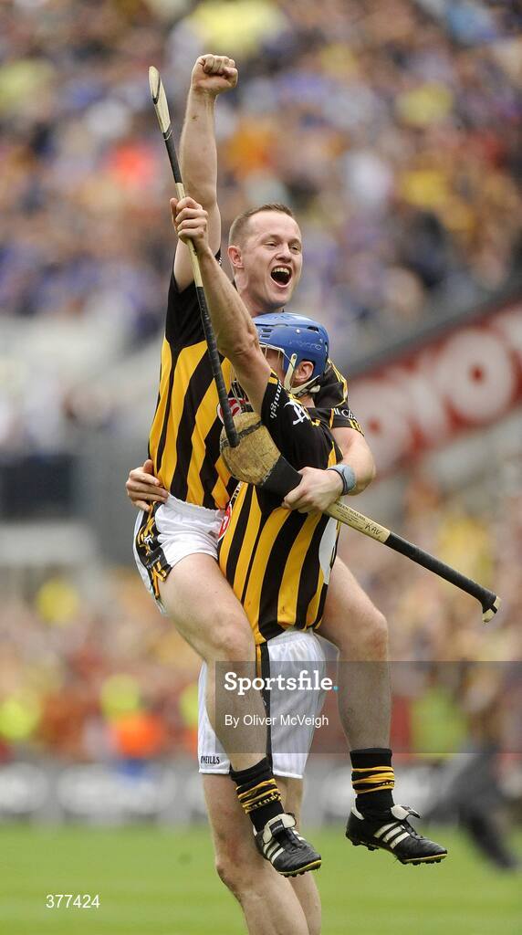 6 September 2009; Michael Kavanagh is held aloft by Brian Hogan, Kilkenny, as they celebrate at the final whistle. GAA Hurling All-Ireland Senior Championship Final, Kilkenny v Tipperary, Croke Park, Dublin. Picture credit: Oliver McVeigh / SPORTSFILE