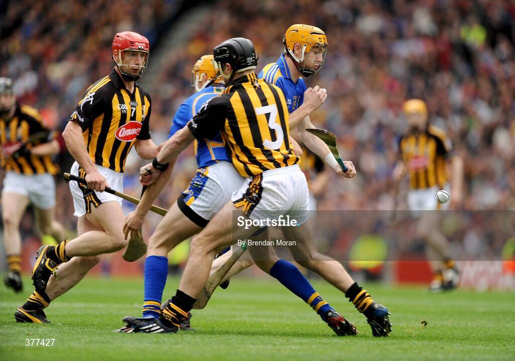 6 September 2009; Lar Corbett, Tipperary, attempts to break through the Kilkenny defence. GAA Hurling All-Ireland Senior Championship Final, Kilkenny v Tipperary, Croke Park, Dublin. Picture credit: Brendan Moran / SPORTSFILE