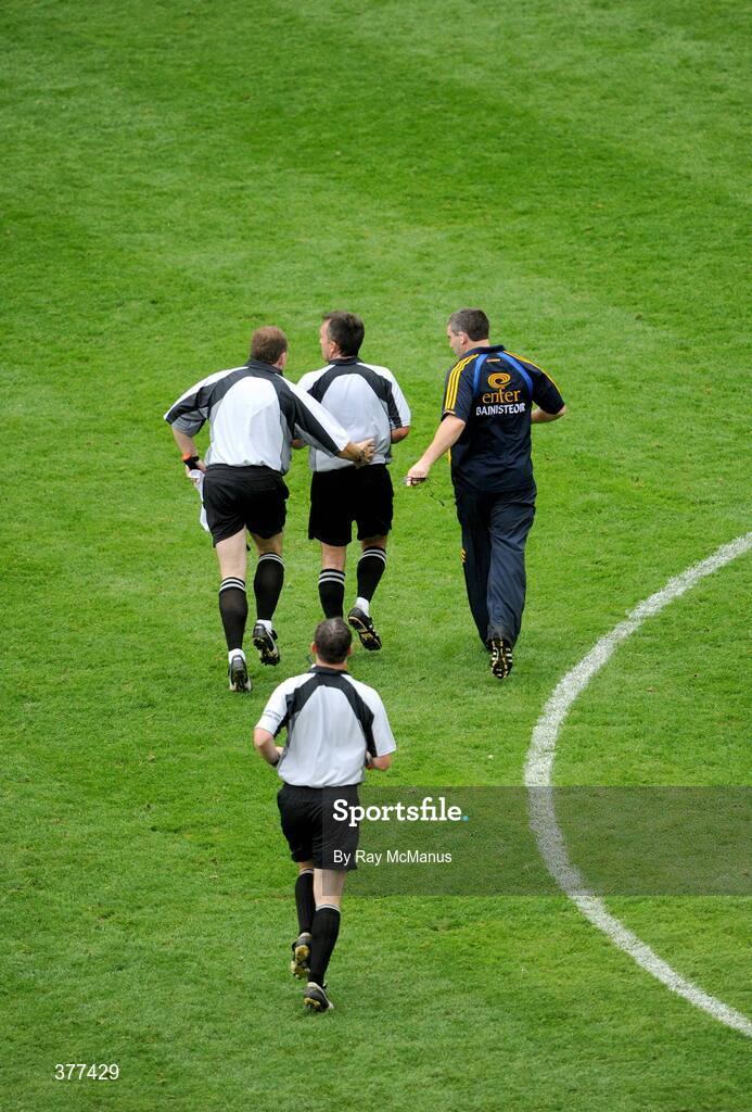 6 September 2009; Tipperary manager Liam Sheedy remonstrates with referee Diarmuid Kirwan at half-time. GAA Hurling All-Ireland Senior Championship Final, Kilkenny v Tipperary, Croke Park, Dublin. Picture credit: Ray McManus / SPORTSFILE