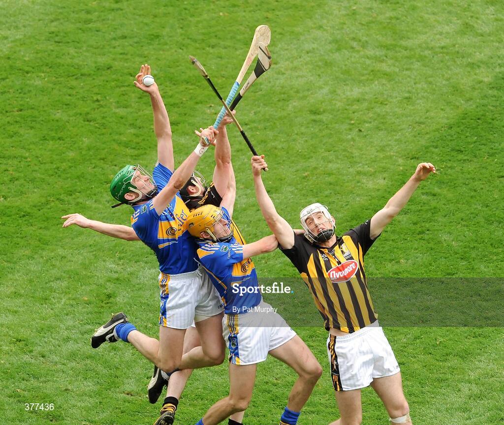 6 September 2009; Declan Fanning and Shane McGrath, right, Tipperary, in action against Martin Comerford, hidden, and Michael Fennelly, Kilkenny. GAA Hurling All-Ireland Senior Championship Final, Kilkenny v Tipperary, Croke Park, Dublin. Picture credit: Pat Murphy / SPORTSFILE